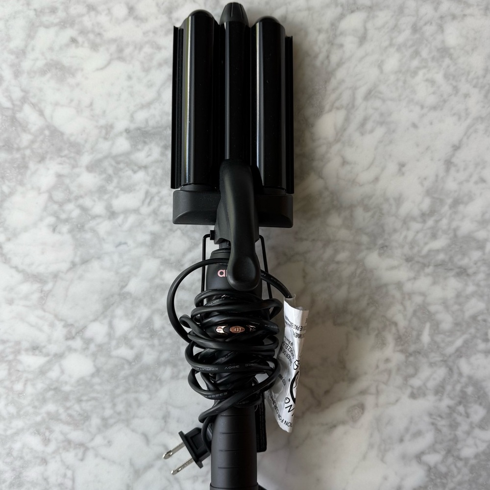 amika “High Tide Deep Waver”